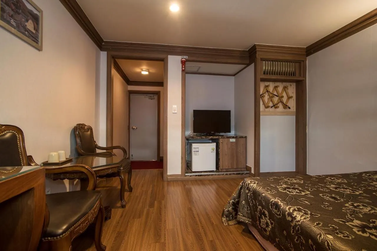 Jeju Gaia Hotel 2*,